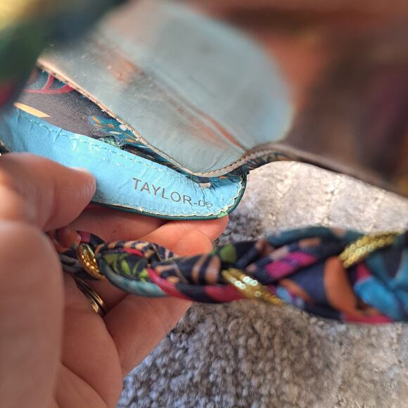 REFRESH TEAL FLORAL KITTEN HEEL THONG SANDALS WOMENS SIZE 6.5 - Picture 9 of 10